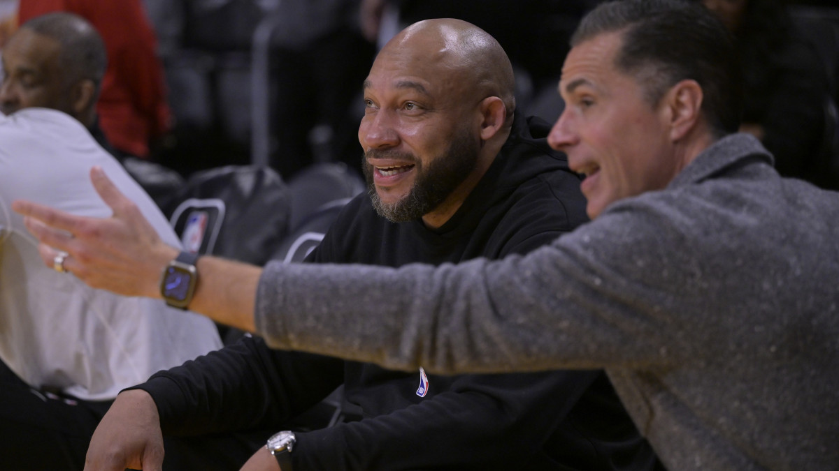 Los Angeles Lakers head coach Darvin Ham talks with general manager Rob Pelinka.